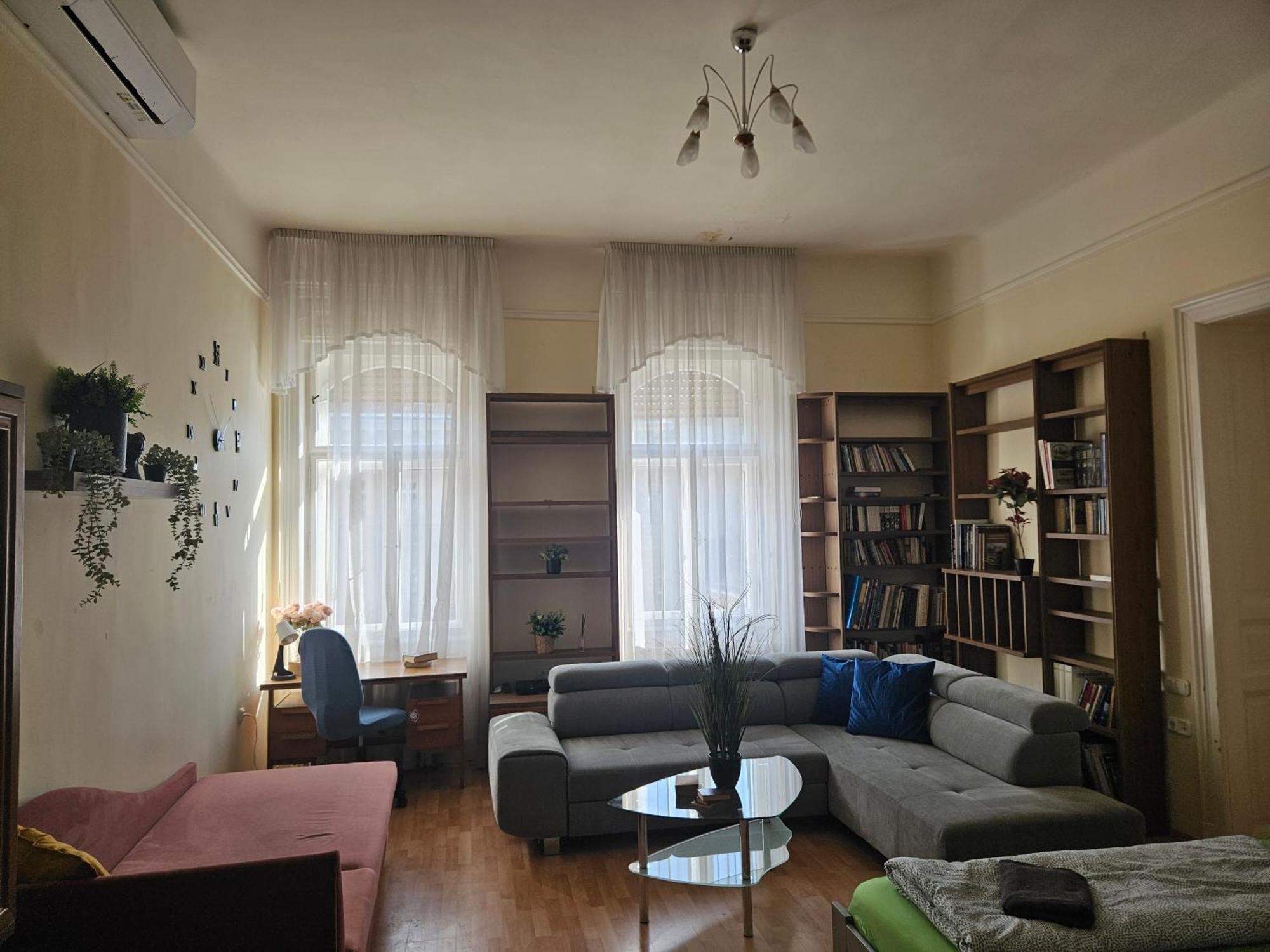 Cozy Apartment And Rooms Near Kalvin Square — Photos 1